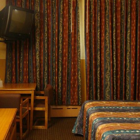Riviera Motor Inn Brooklyn Ню Йорк Стая снимка
