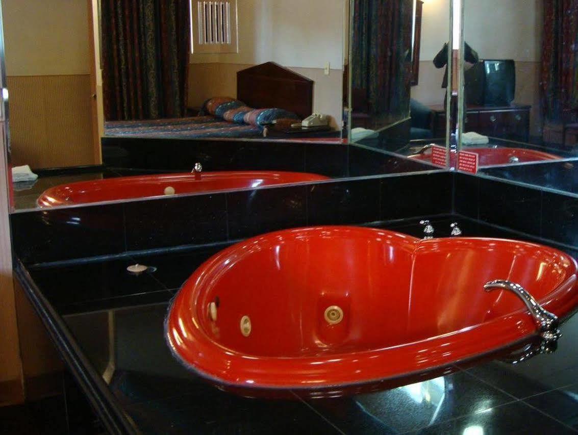 Riviera Motor Inn Brooklyn Ню Йорк Екстериор снимка