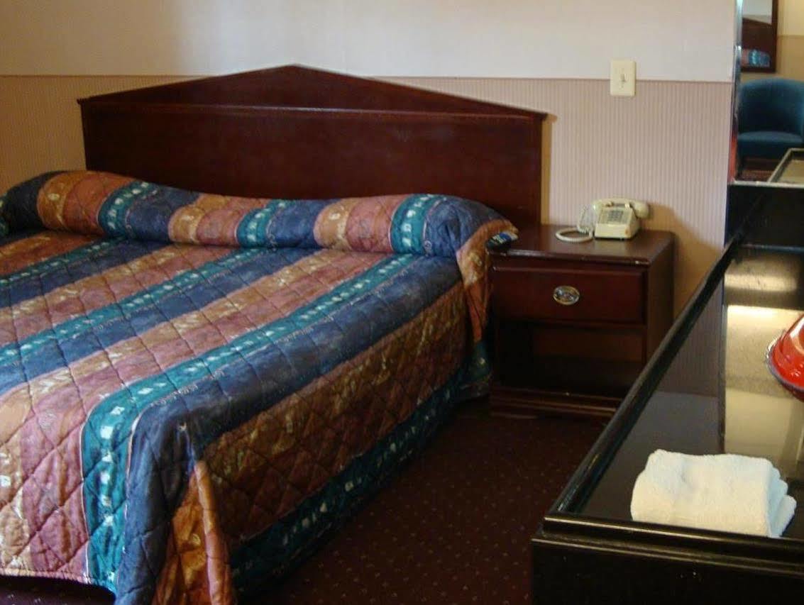 Riviera Motor Inn Brooklyn Ню Йорк Екстериор снимка