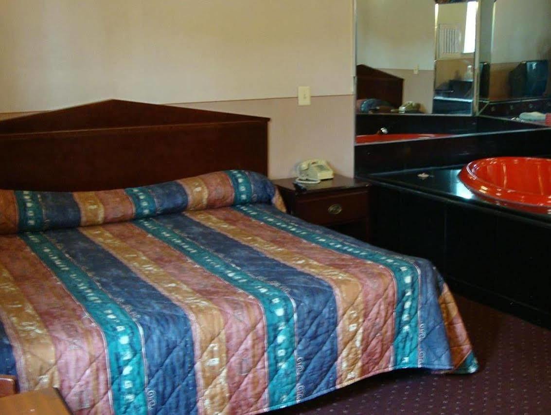 Riviera Motor Inn Brooklyn Ню Йорк Екстериор снимка