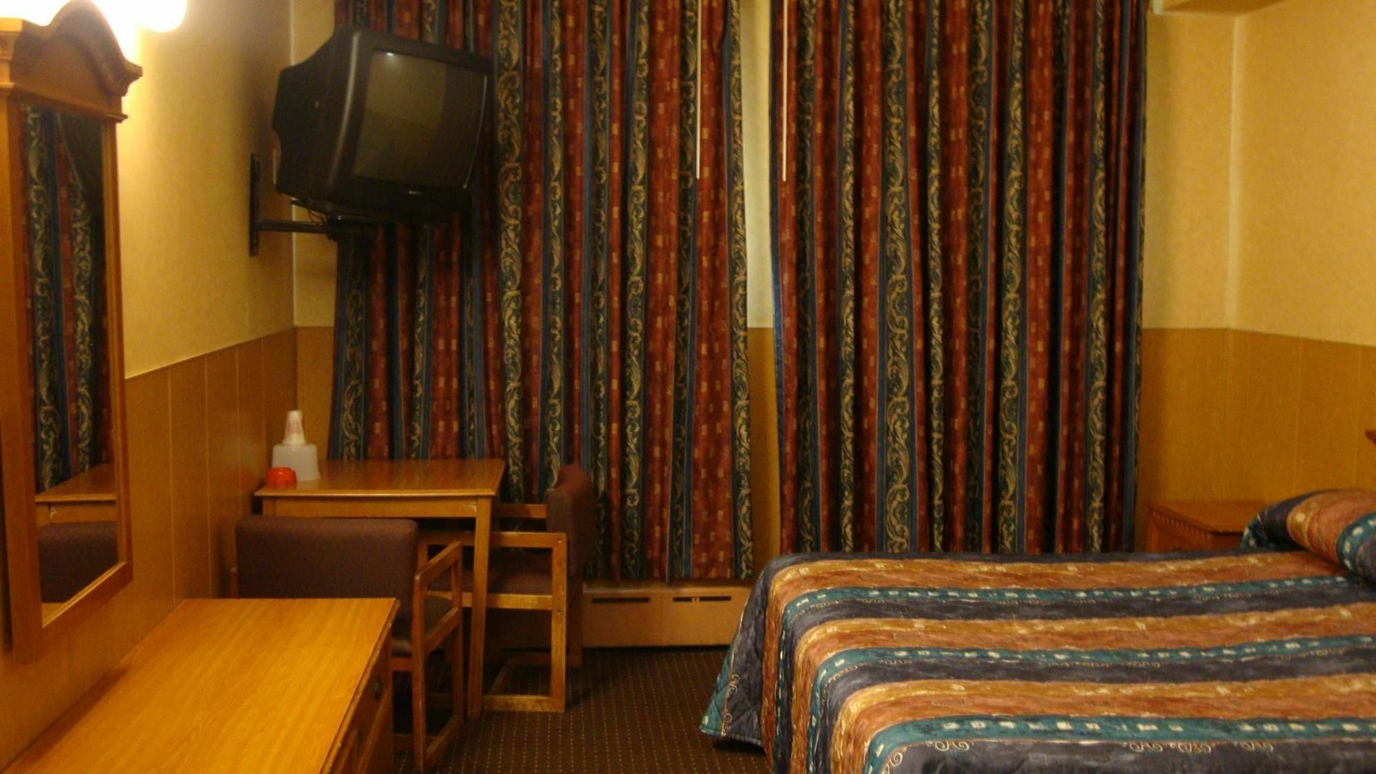 Riviera Motor Inn Brooklyn Ню Йорк Стая снимка
