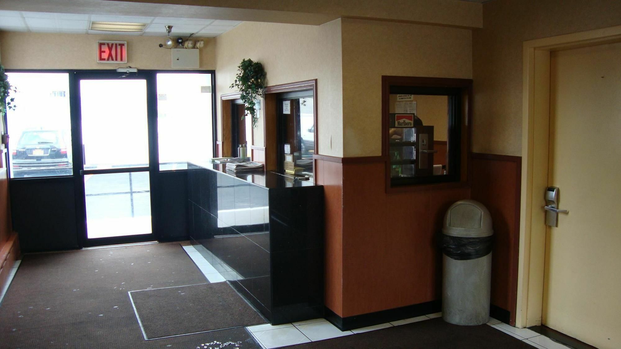Riviera Motor Inn Brooklyn Ню Йорк Екстериор снимка